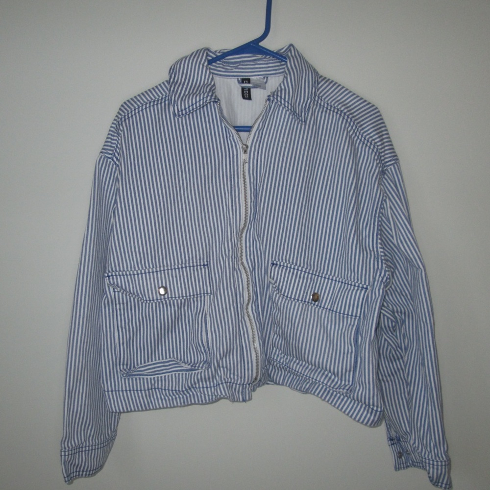 Blue and white striped denim zip up retro jacket! #funky